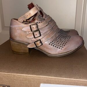 Brand New Heritage Corral Booties